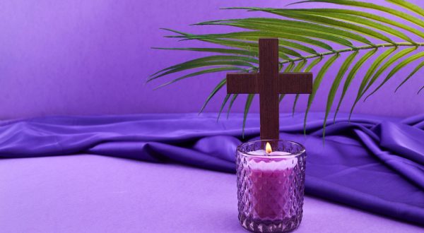 lent-purple-candle-and-cross